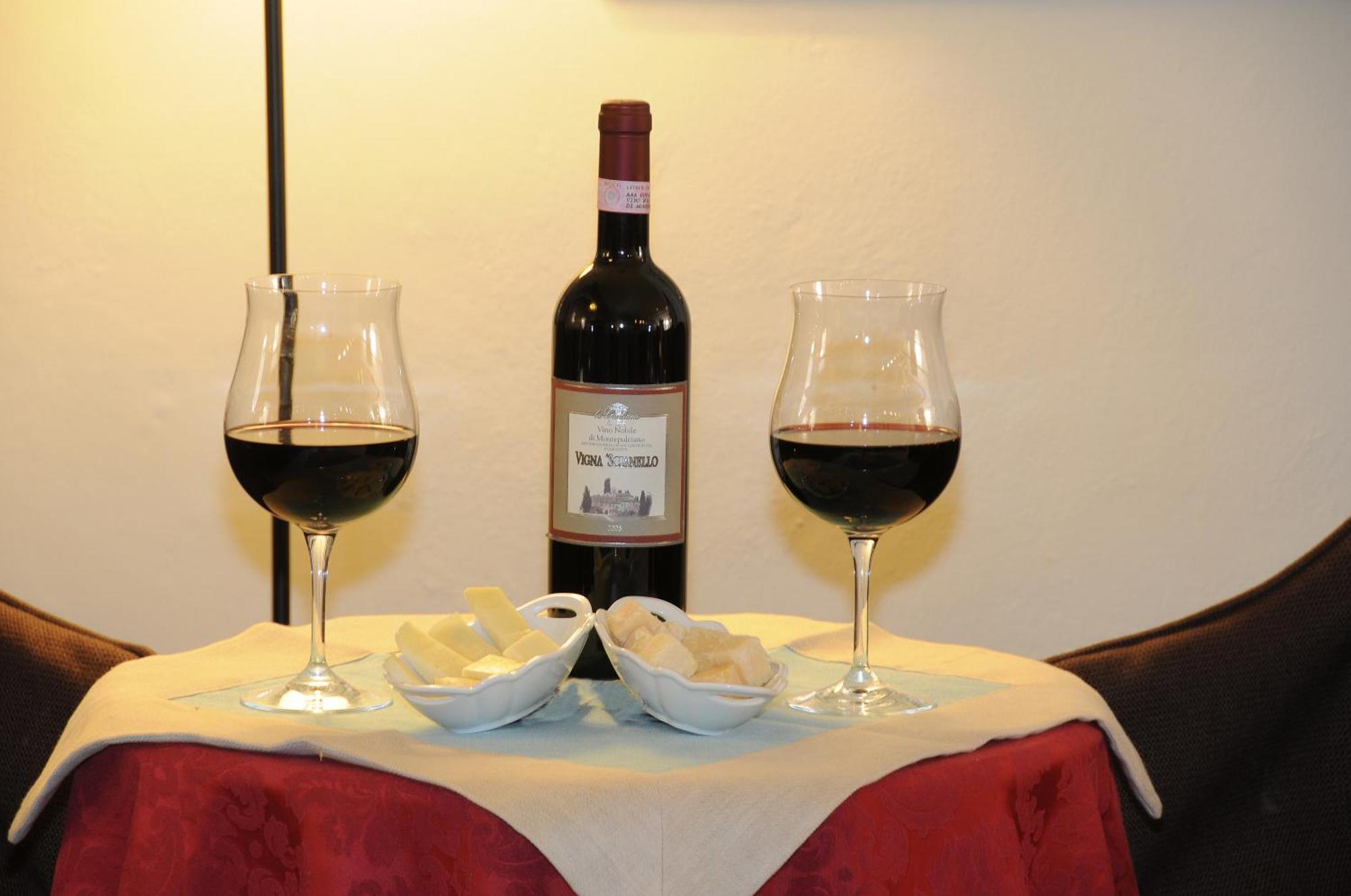 Albergo Duomo Montepulciano Stazione Eksteriør bilde